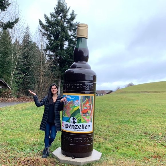 Meet your Posher, Brooke - Picture 1 of 1